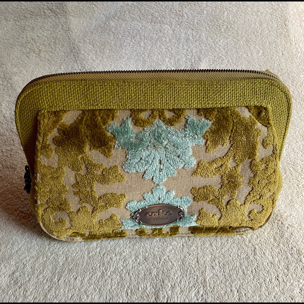 👶🏻Petunia Pickle Bottom Cake Stroller Wristlet👶🏻NWOT🌟